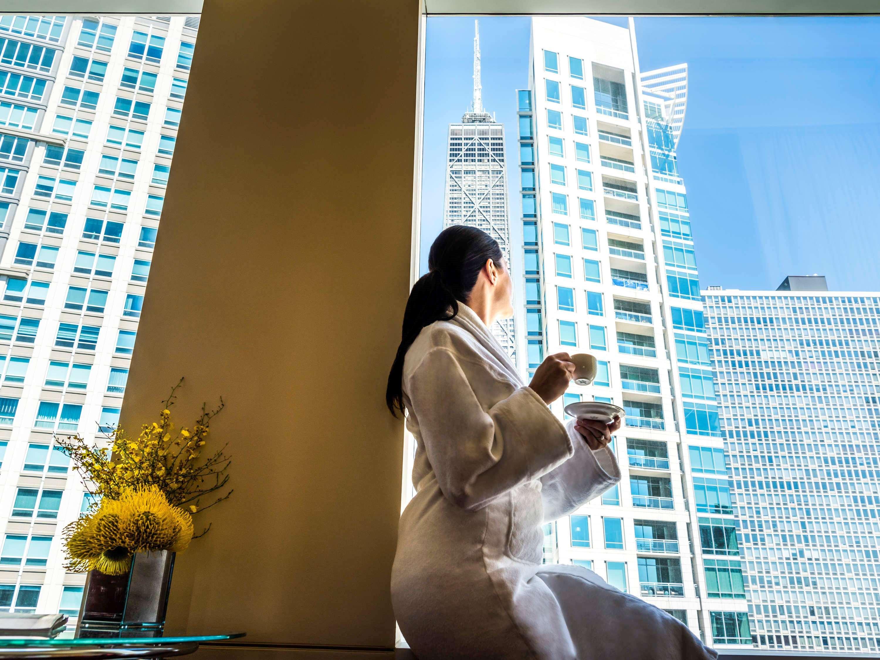Отель Sofitel Chicago Magnificent Mile Экстерьер фото The view from the hotel