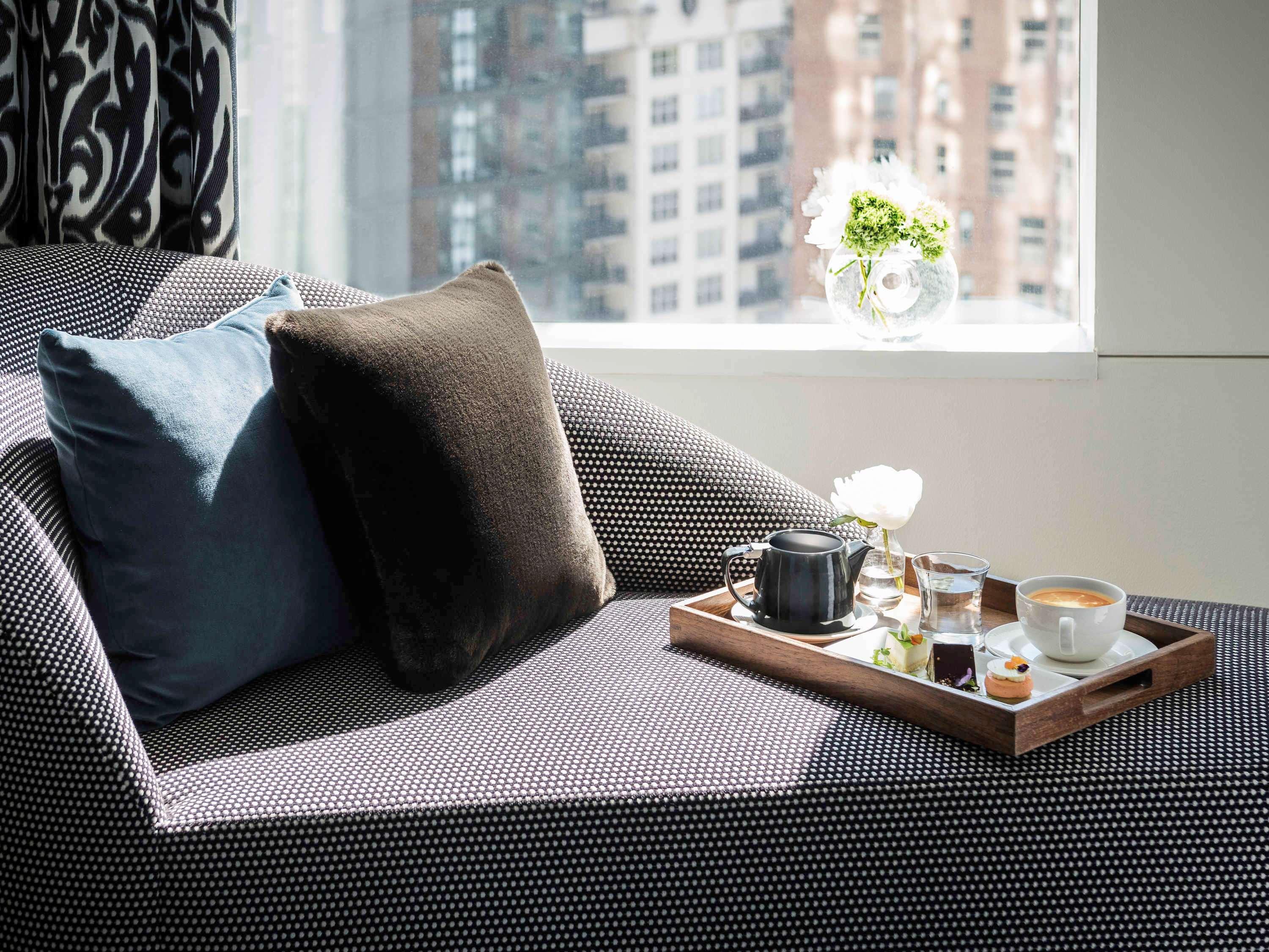 Отель Sofitel Chicago Magnificent Mile Экстерьер фото A tea tray