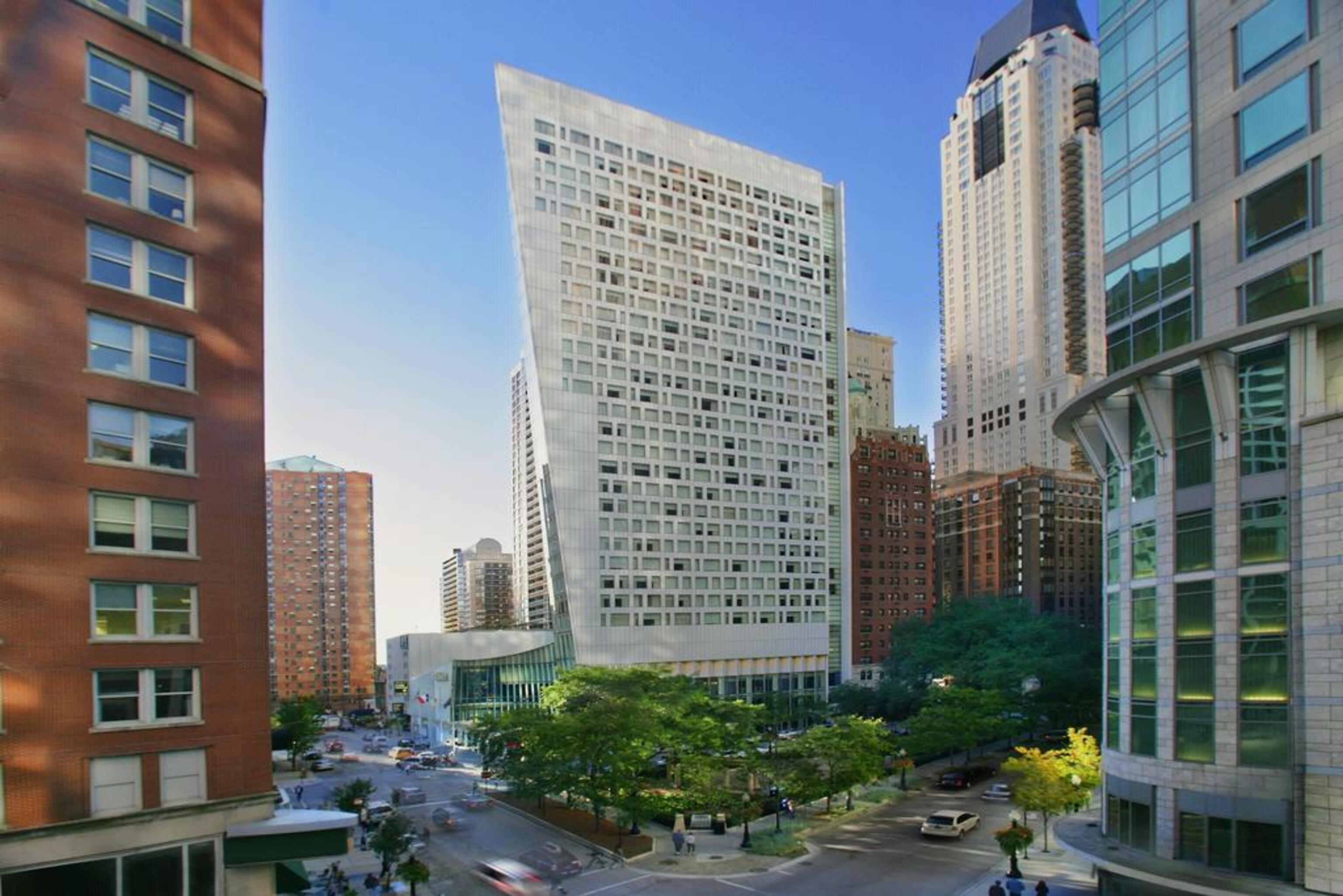 Отель Sofitel Chicago Magnificent Mile Экстерьер фото The building in 2018