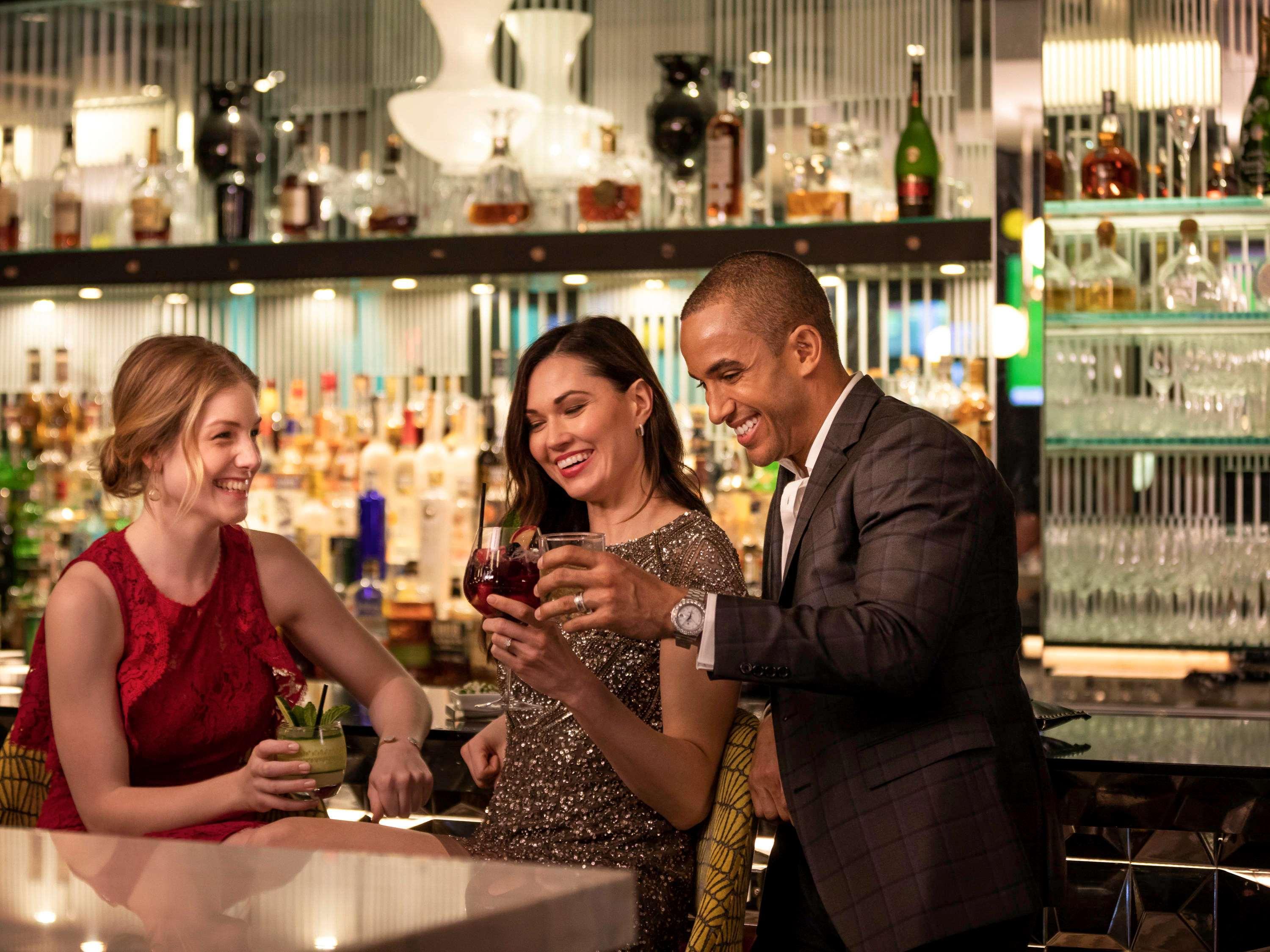 Отель Sofitel Chicago Magnificent Mile Экстерьер фото The bar at the Ritz-Carlton, Boston