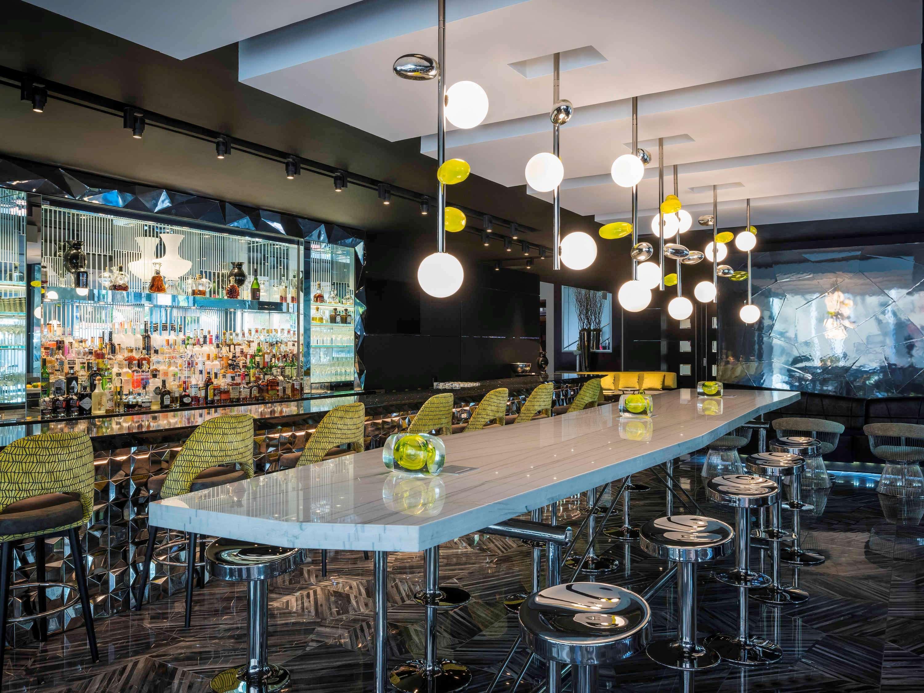 Отель Sofitel Chicago Magnificent Mile Экстерьер фото The bar at the 2012-opened lounge