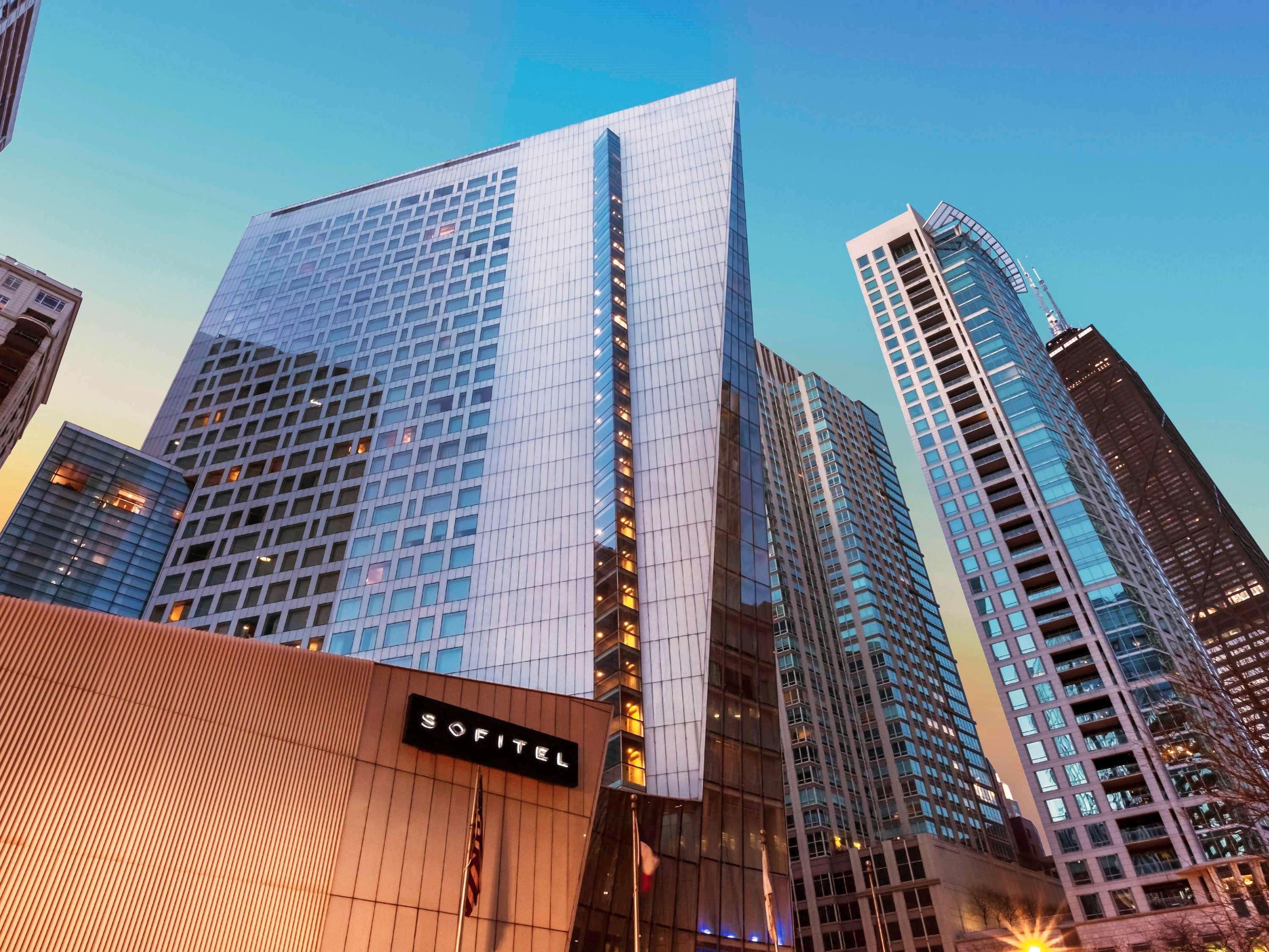Отель Sofitel Chicago Magnificent Mile Экстерьер фото The Ritz-Carlton, Chicago