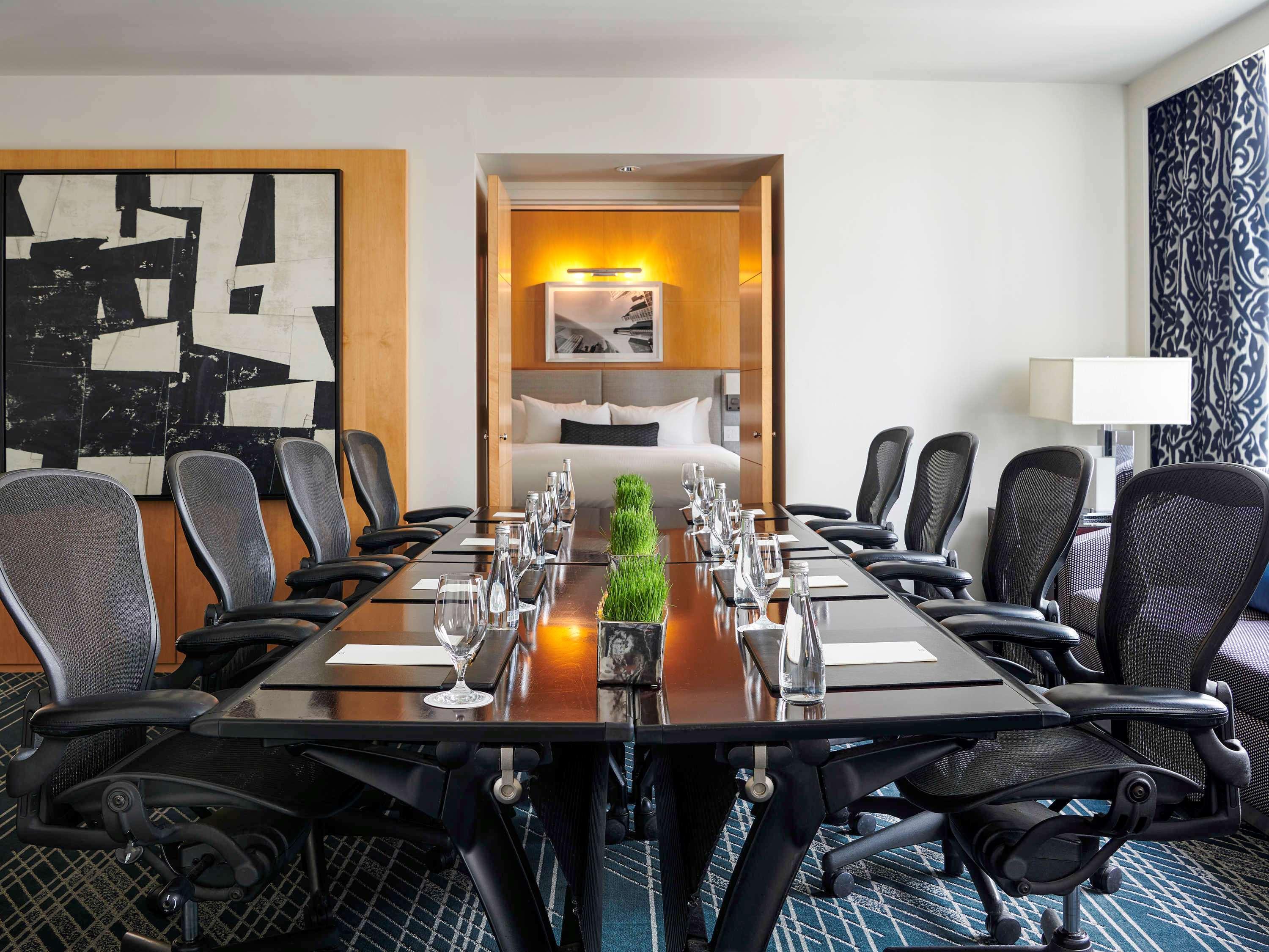Отель Sofitel Chicago Magnificent Mile Экстерьер фото Boardroom at the Westin Palace, Madrid