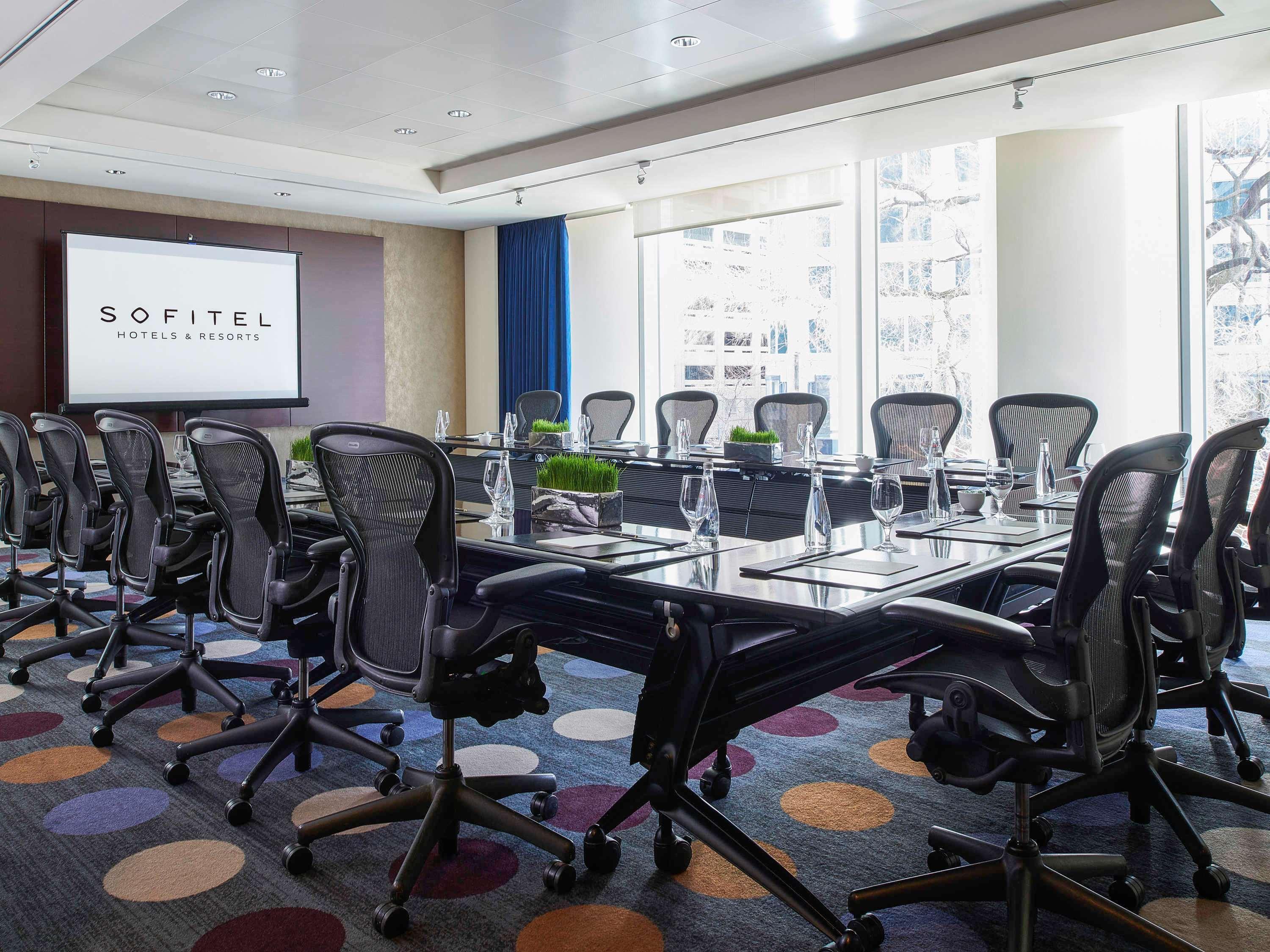 Отель Sofitel Chicago Magnificent Mile Экстерьер фото Meeting room