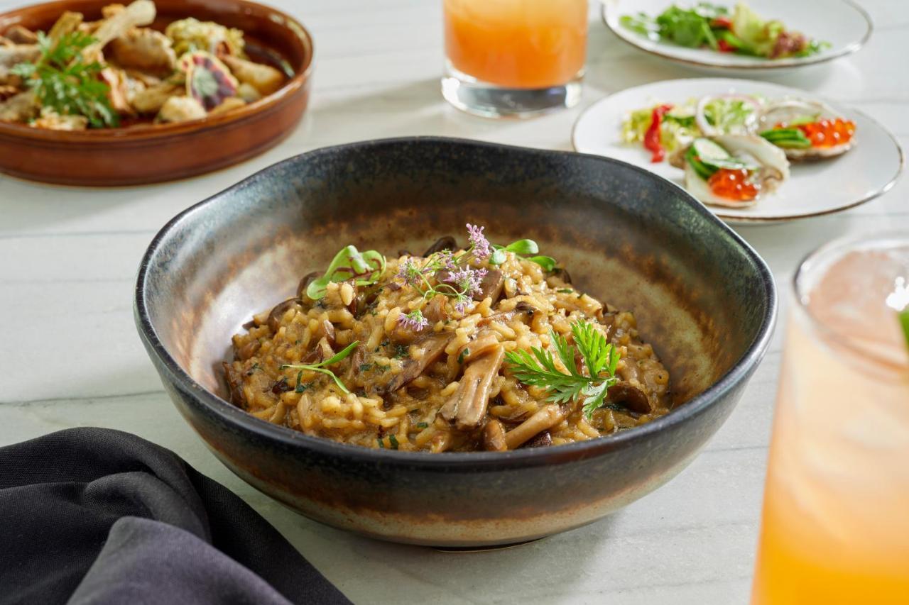 Отель Sofitel Chicago Magnificent Mile Экстерьер фото A bowl of oatmeal