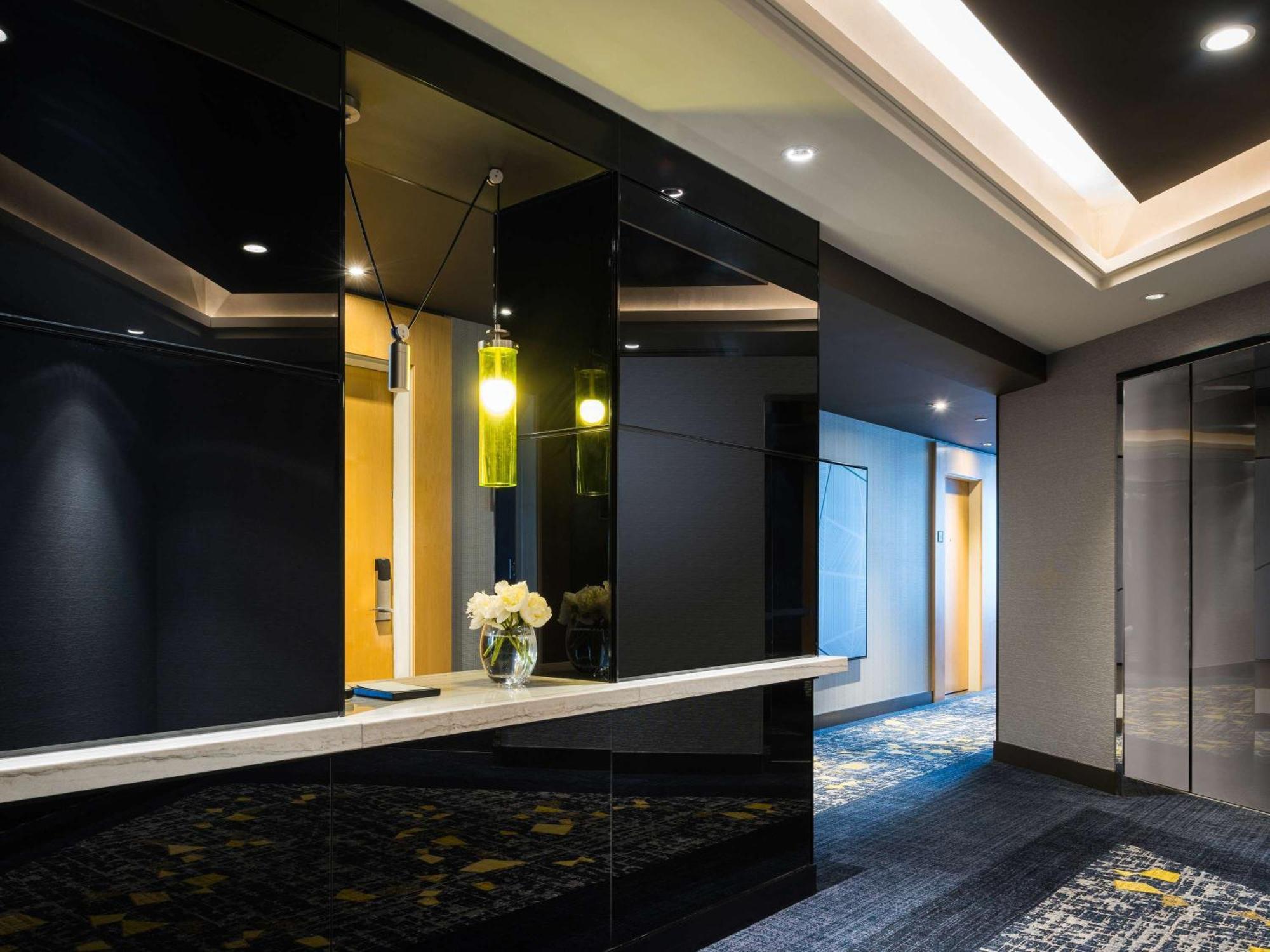 Отель Sofitel Chicago Magnificent Mile Экстерьер фото The lobby of the hotel