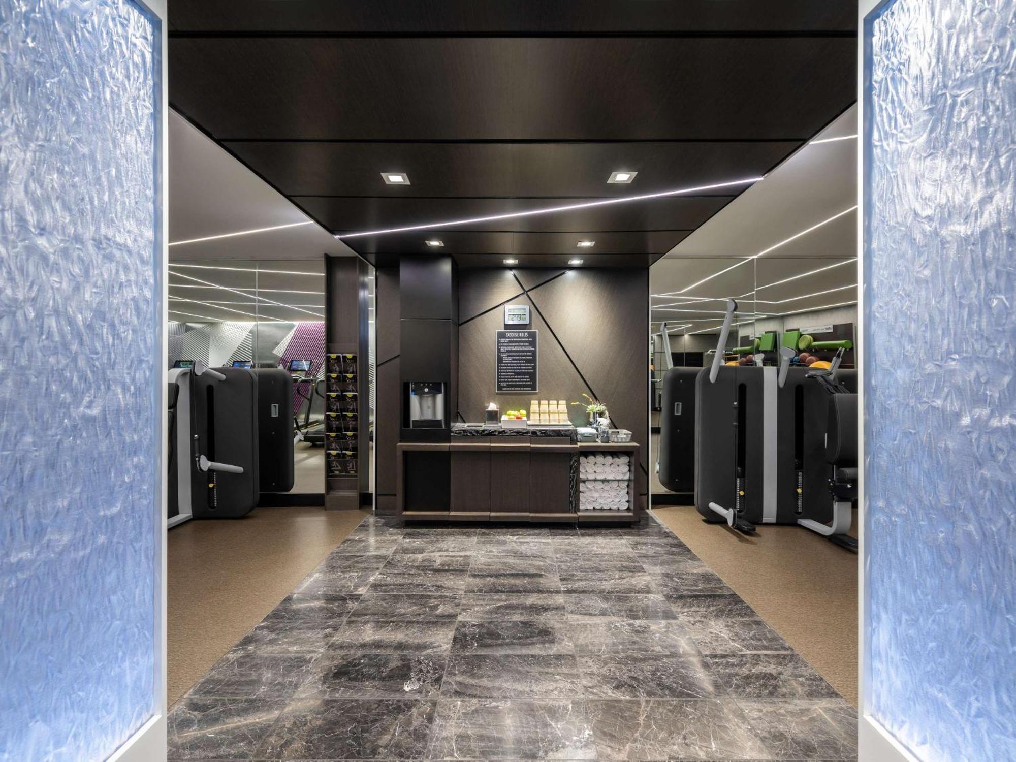 Отель Sofitel Chicago Magnificent Mile Экстерьер фото The interior of the new office