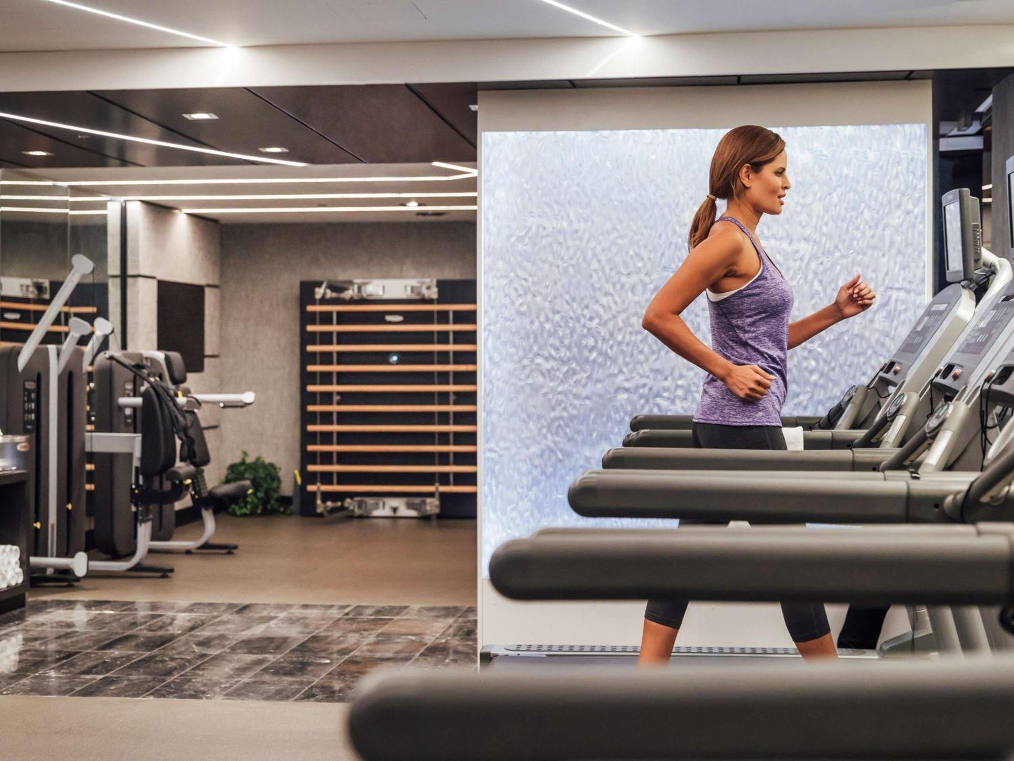 Отель Sofitel Chicago Magnificent Mile Экстерьер фото The Fitness Center at The Ritz-Carlton, Boston Common