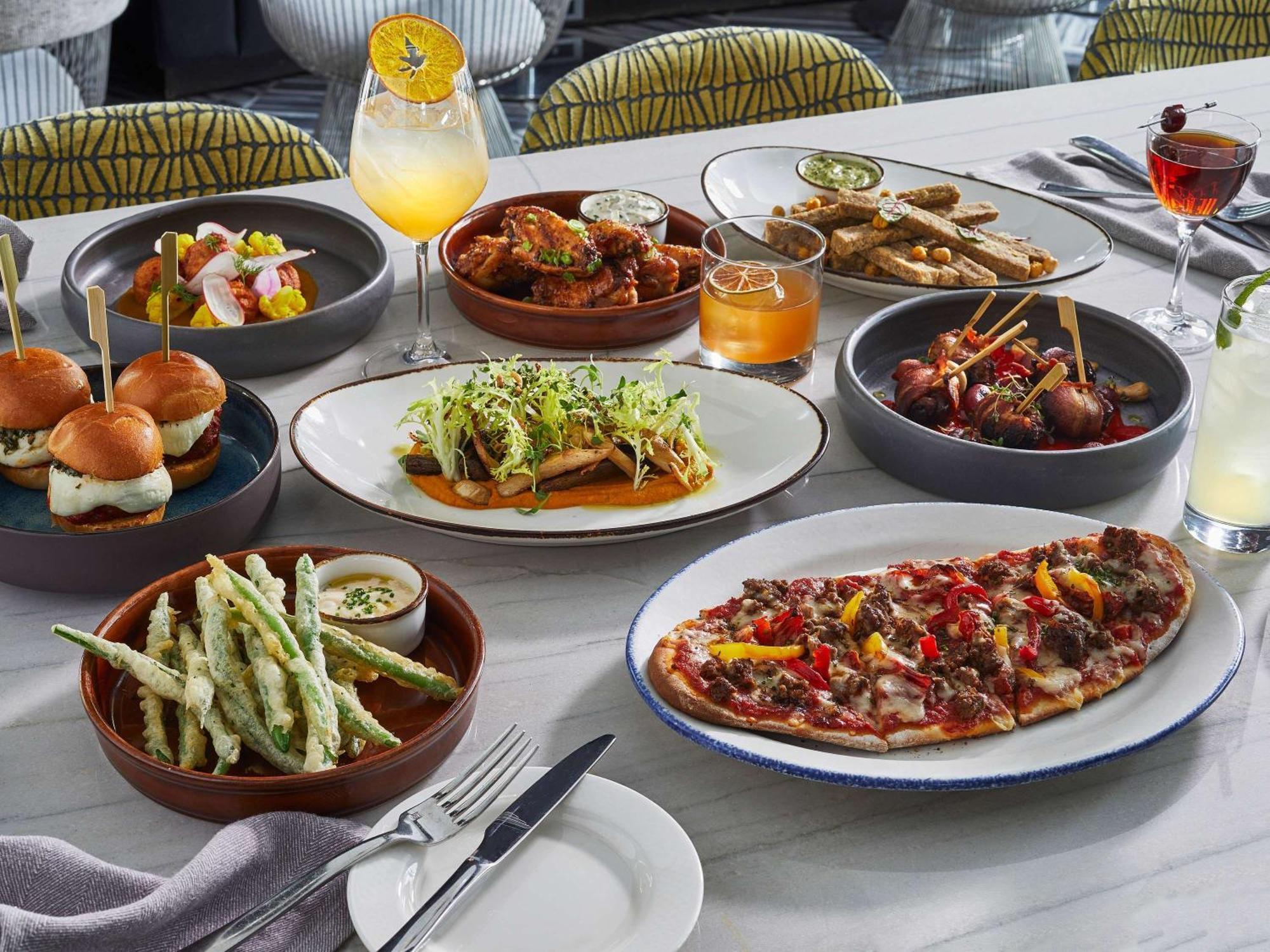 Отель Sofitel Chicago Magnificent Mile Экстерьер фото A selection of dishes from the restaurant