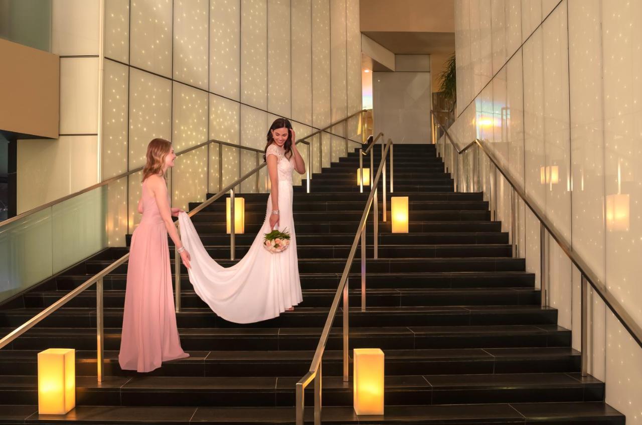 Отель Sofitel Chicago Magnificent Mile Экстерьер фото Wedding at the hotel